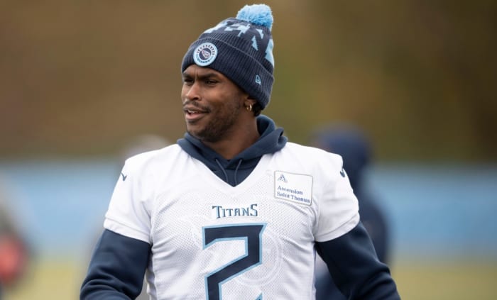 Tennessee Titans wide receiver Julio Jones (2) warms up during practice at Saint Thomas Sports Park Wednesday, Nov. 3, 2021 in Nashville, Tenn.